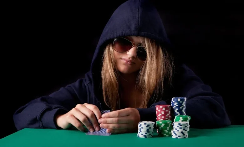 Analyzing the Psychology Behind Players Wearing Sunglasses and Hoodies in Texas Hold'em Games